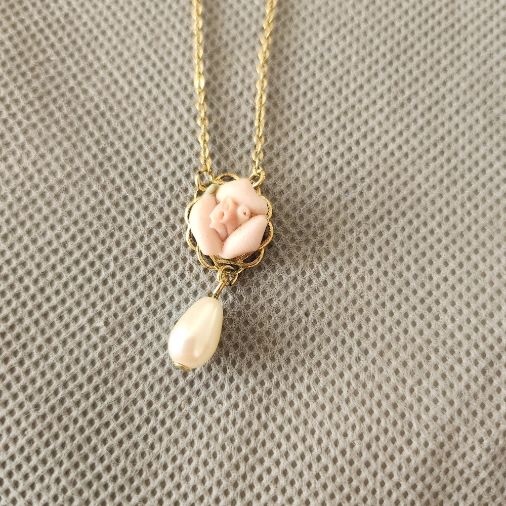 1928 Brand 90s Gold & Porcelain Pink Rose Necklace, brooch & Earring Set - Picture 6 of 7